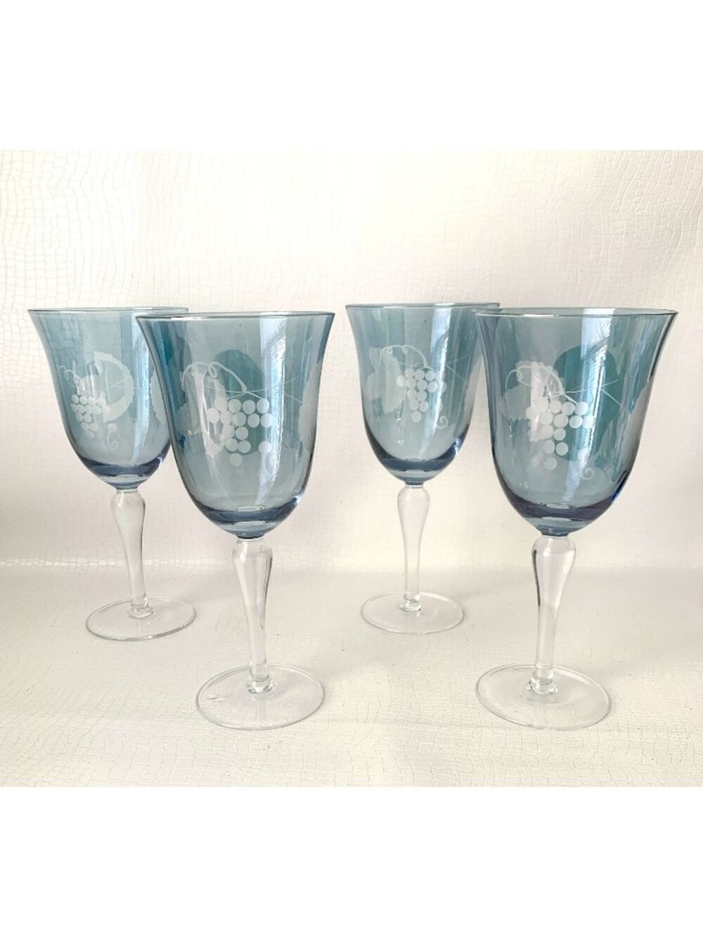 Set Of 4 Smokey Blue Wine Glasses With Etched Grape  Leaf Design Vintage Barware